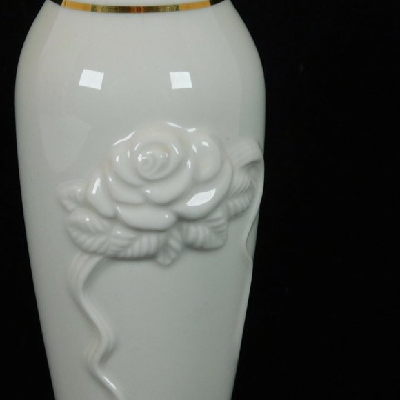 Lenox Rosebud Collection 5.875" tall Bud Vase Sculpted Porcelain Gold Trim Foot - Picture 2 of 8